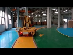 石造りの平板の運送柵のトロリー